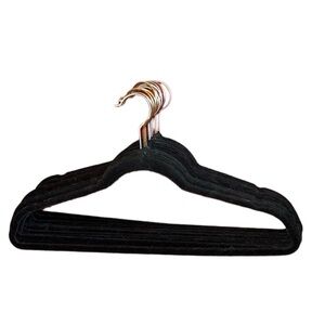 14 hangers stored never used some link which I can remove since made with grip